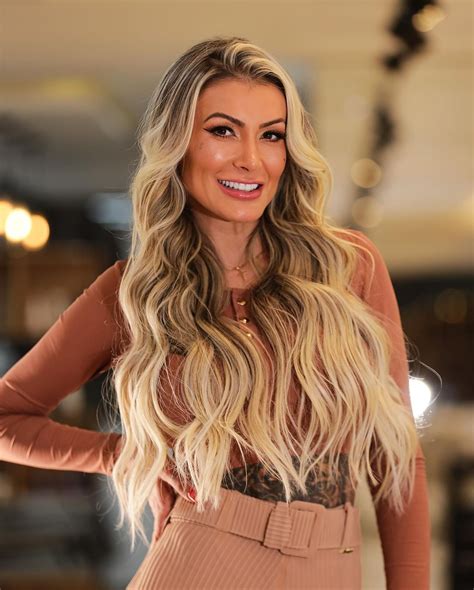 Andressa Urach revela faturamento milionário e provoca。